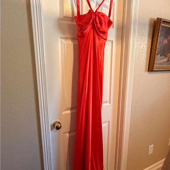 Stunning formal Dress - Picture 8 of 9